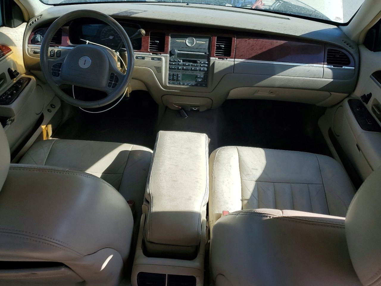 2004 Lincoln Town Car Executive Tan vin: 1LNHM81W54Y626056