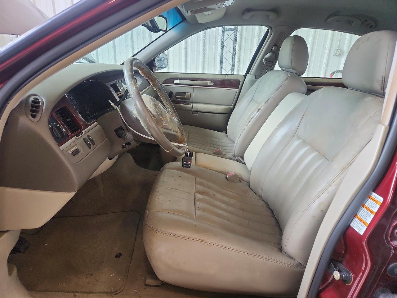 2004 Lincoln Town Car Executive Maroon vin: 1LNHM81W54Y644024