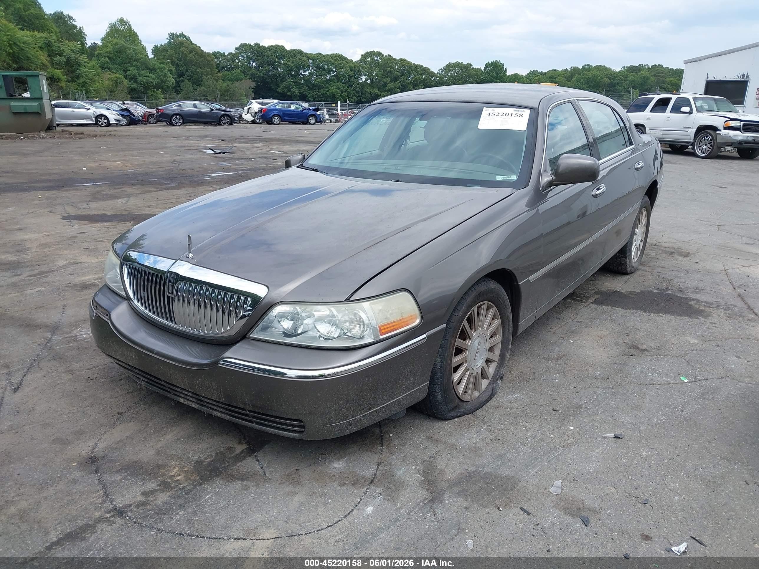 2003 Lincoln Town Car Executive Tan vin: 1LNHM81W63Y623133