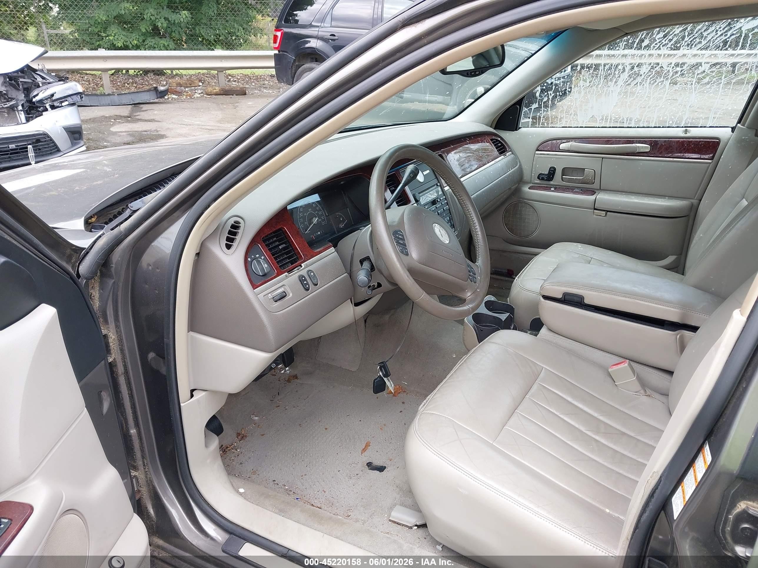 2003 Lincoln Town Car Executive Tan vin: 1LNHM81W63Y623133