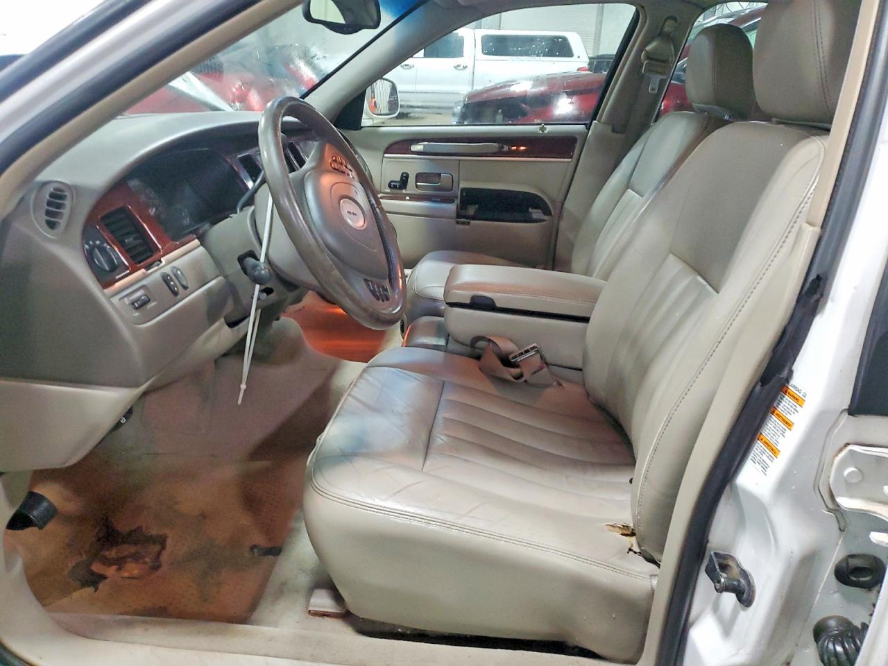 2003 Lincoln Town Car Executive White vin: 1LNHM81W63Y624847