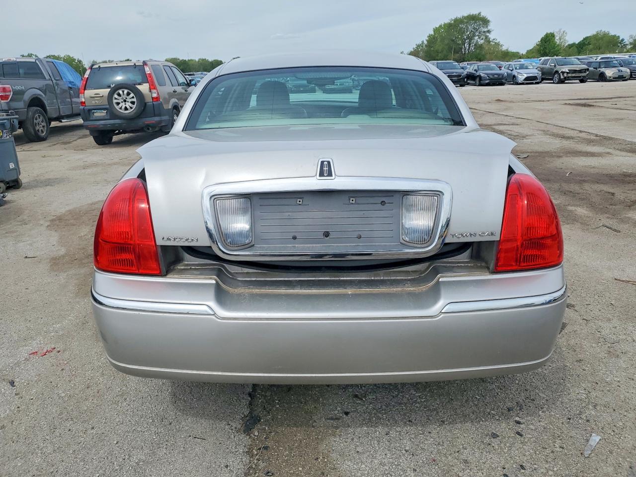 2003 Lincoln Town Car Executive Silver vin: 1LNHM81W63Y699905