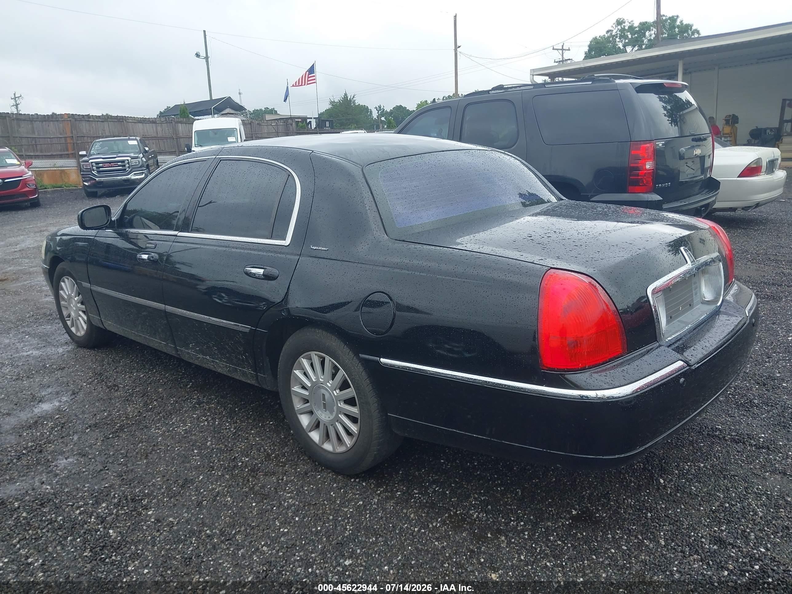 2004 Lincoln Town Car Signature Черный vin: 1LNHM81W64Y619908