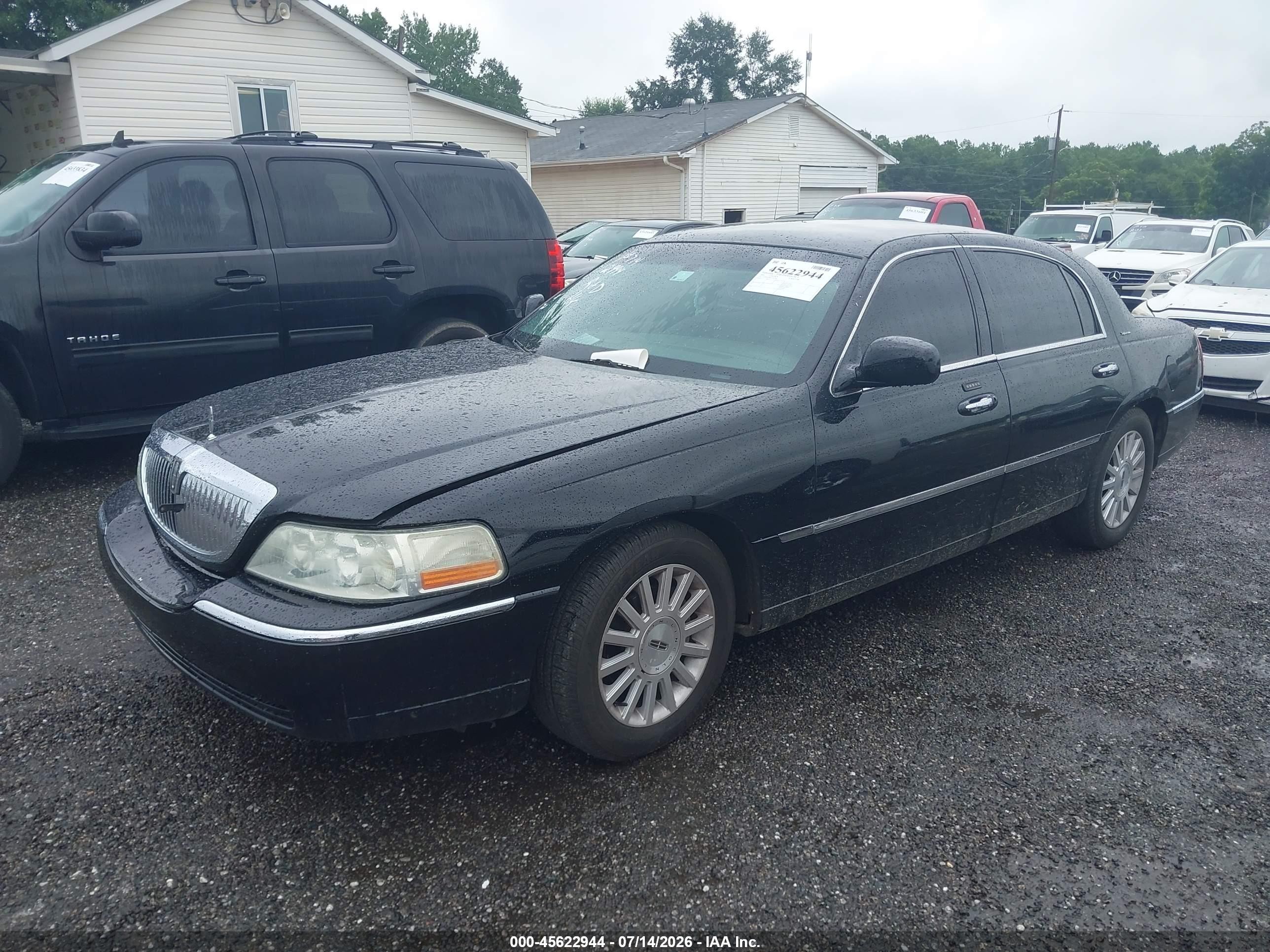 2004 Lincoln Town Car Signature Черный vin: 1LNHM81W64Y619908