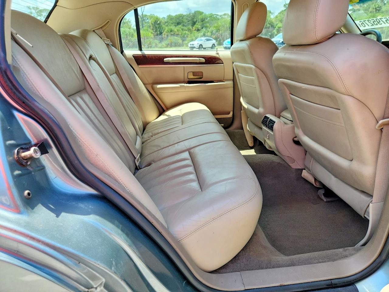 2005 Lincoln Town Car Signature Turquoise vin: 1LNHM81W65Y611468