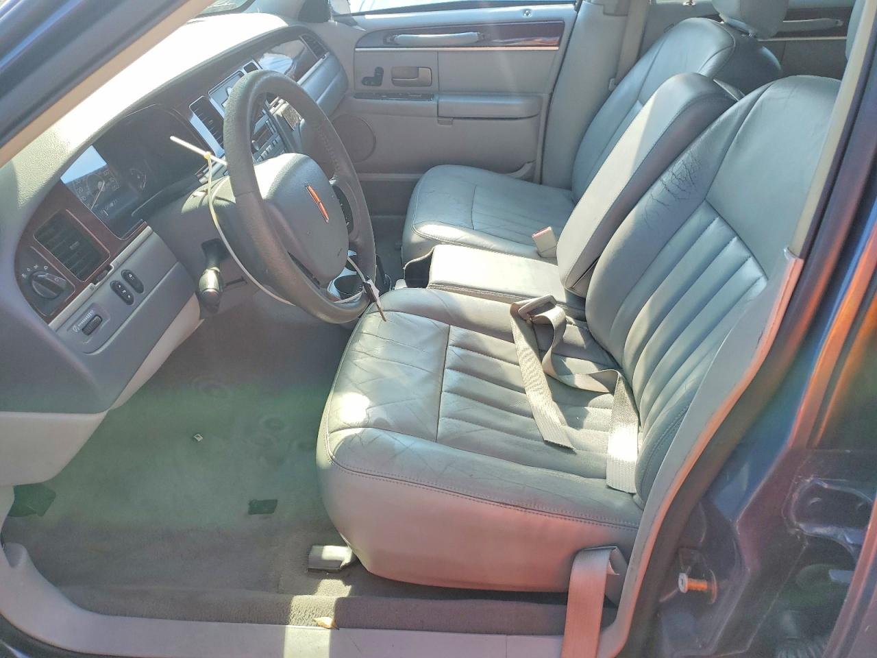 2005 Lincoln Town Car Signature Blue vin: 1LNHM81W65Y652991