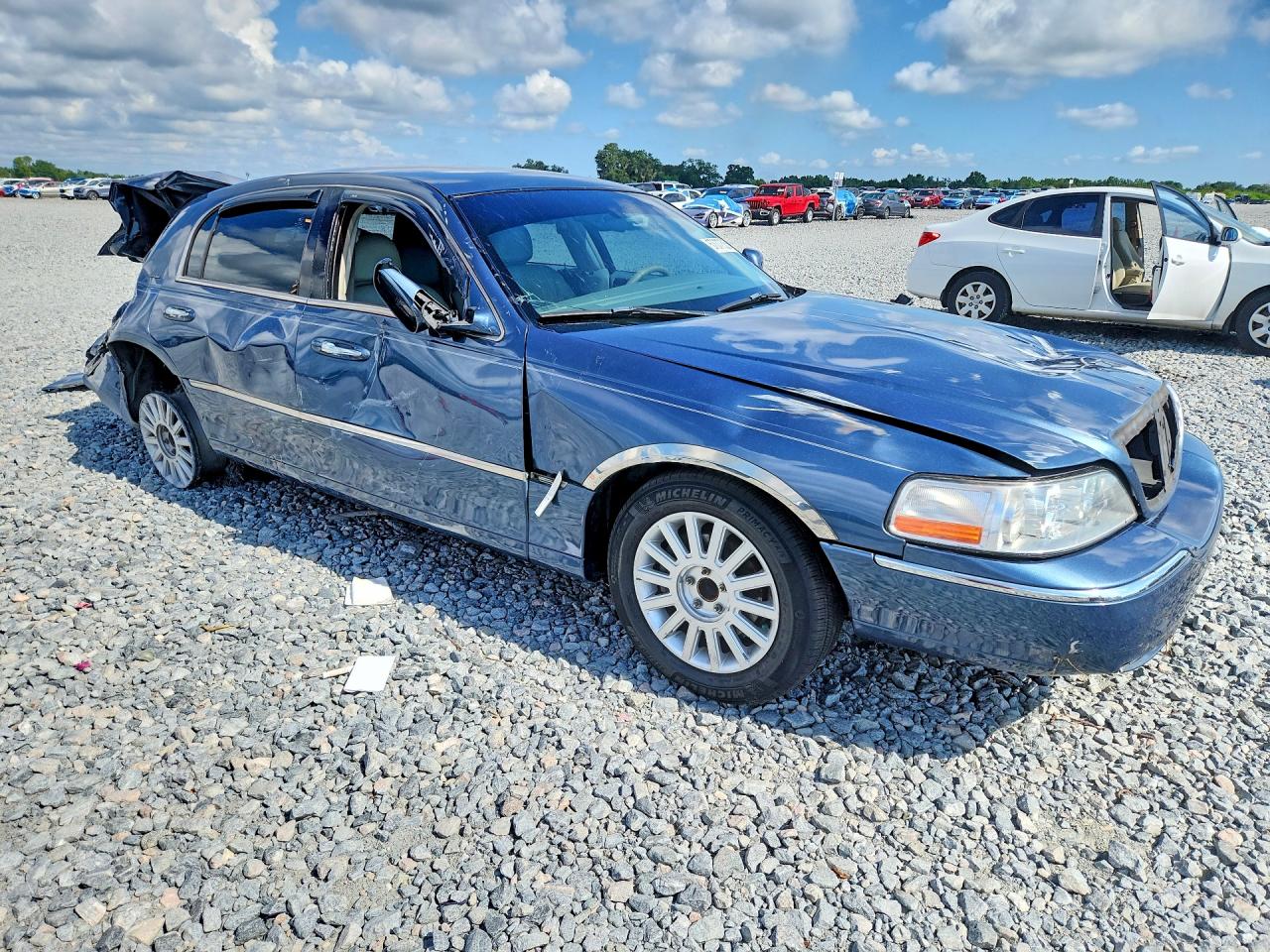 2005 Lincoln Town Car Signature Blue vin: 1LNHM81W65Y652991