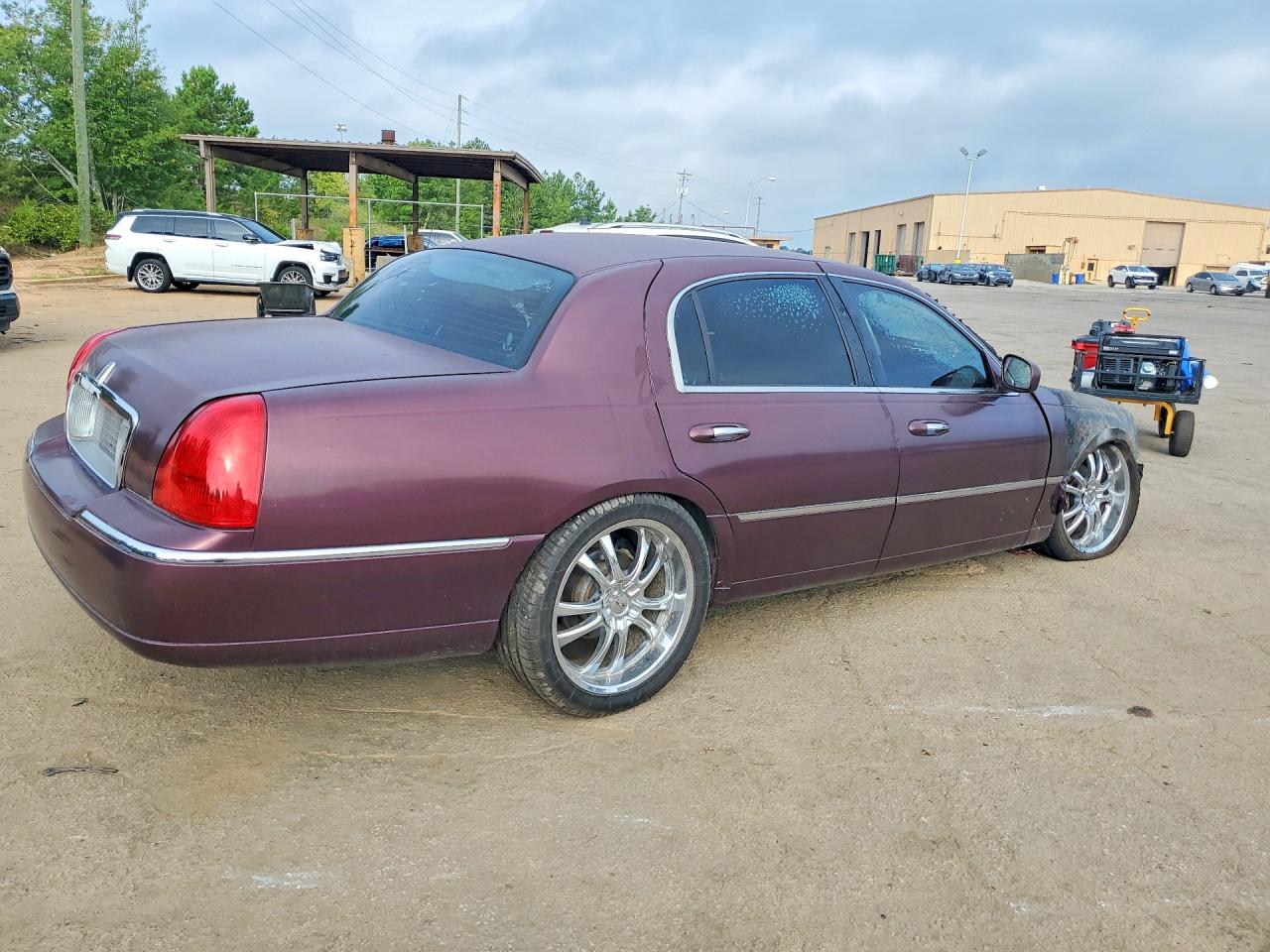 2006 Lincoln Town Car Signature Бордовый vin: 1LNHM81W66Y608698