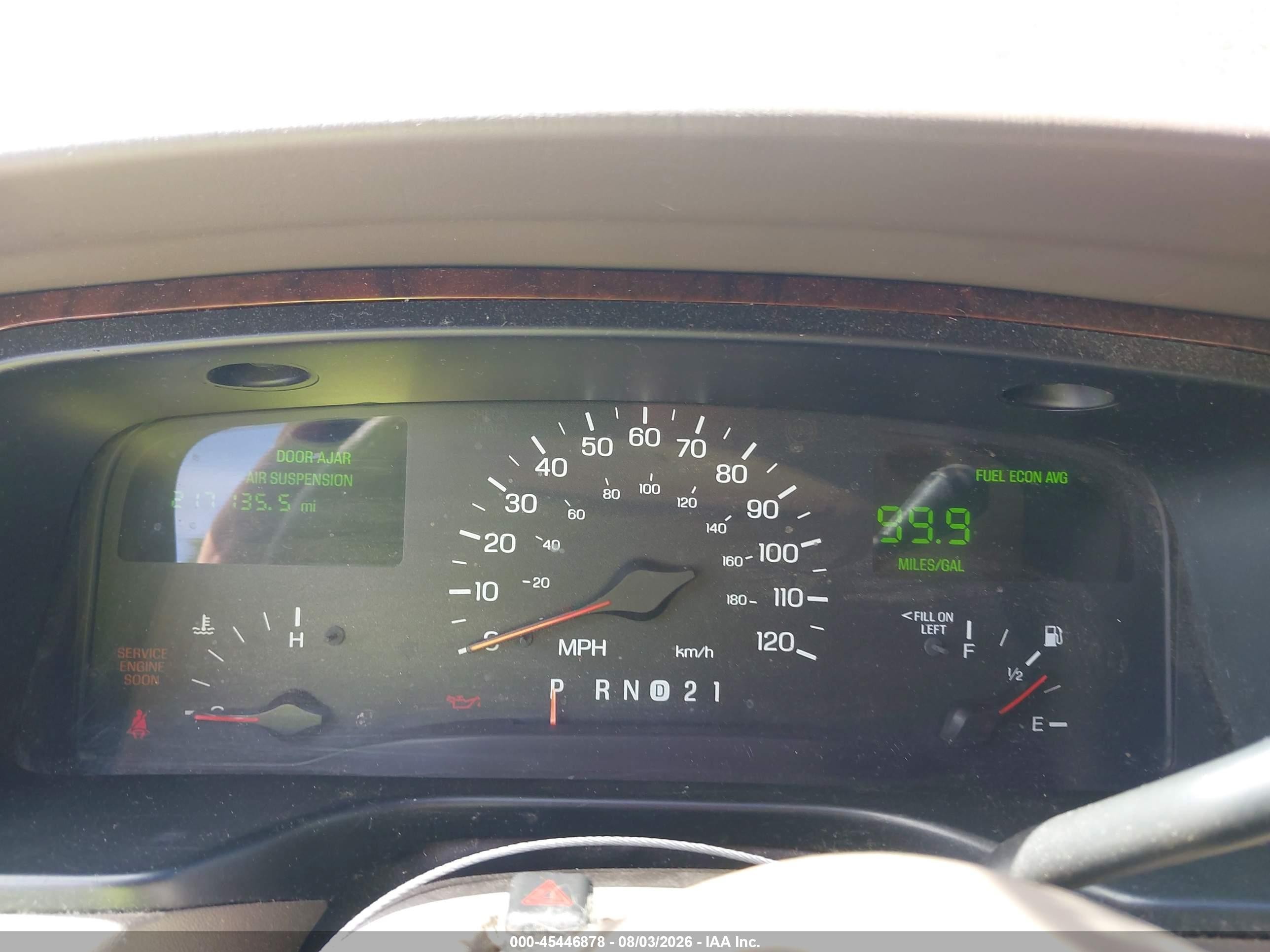 1999 Lincoln Town Car Executive Бежевый vin: 1LNHM81W6XY718801