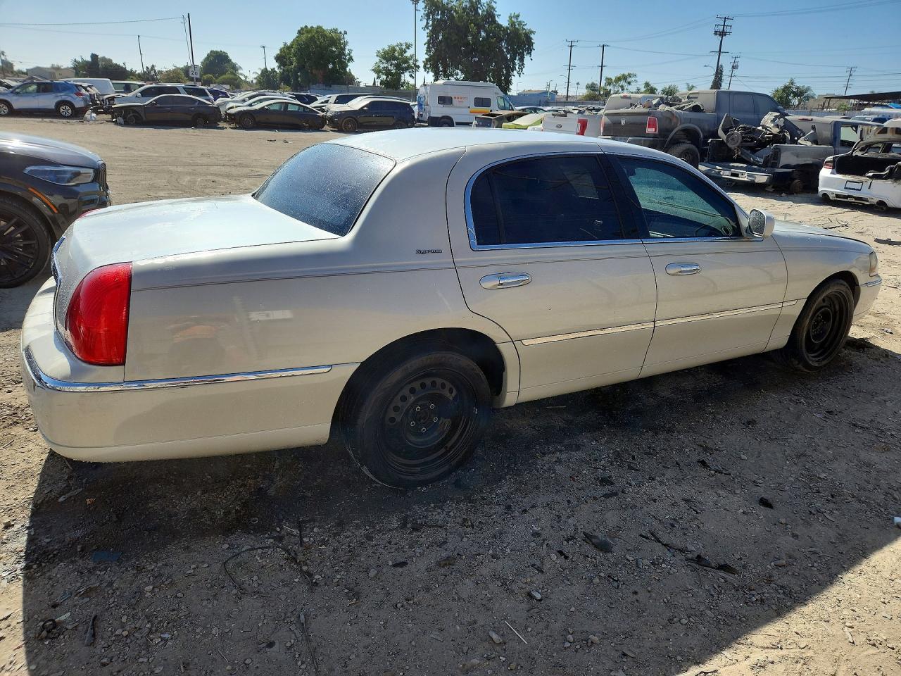 2006 Lincoln Town Car Signature Beige vin: 1LNHM81W76Y634503