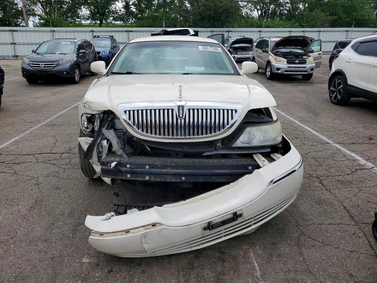 2007 Lincoln Town Car Signature White vin: 1LNHM81W77Y623759