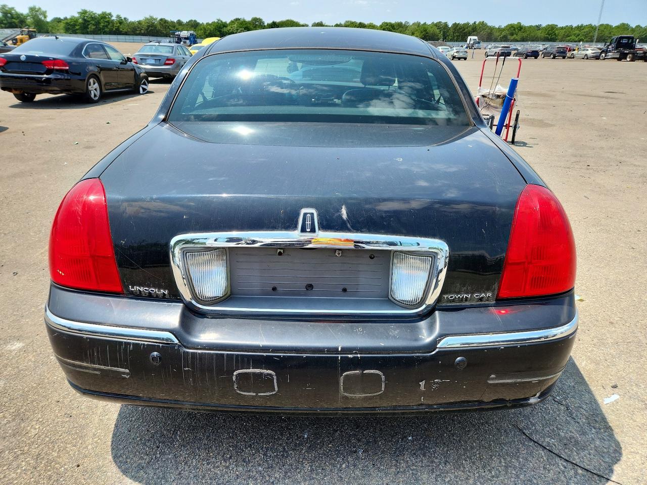 2004 Lincoln Town Car Executive Black vin: 1LNHM81W84Y604102