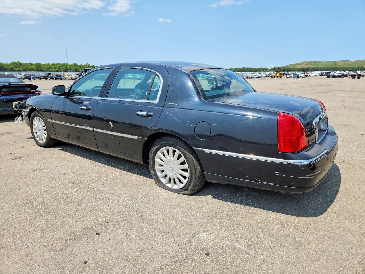 2004 Lincoln Town Car Executive Black vin: 1LNHM81W84Y604102