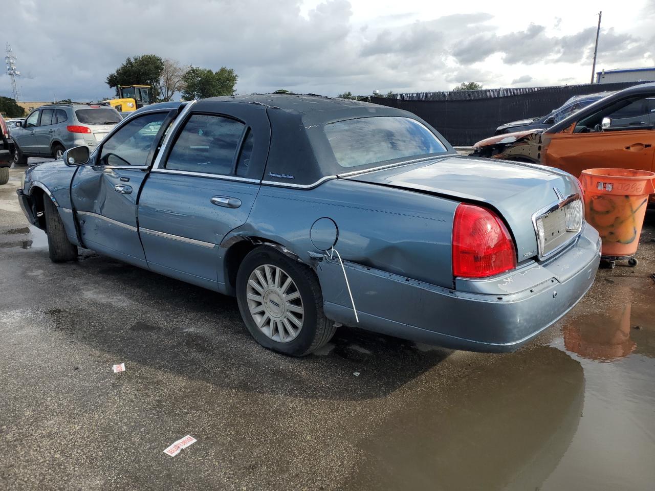 2004 Lincoln Town Car Executive Gray vin: 1LNHM81W84Y669323