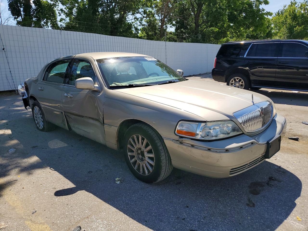 2005 Lincoln Town Car Signature Tan vin: 1LNHM81W85Y668867