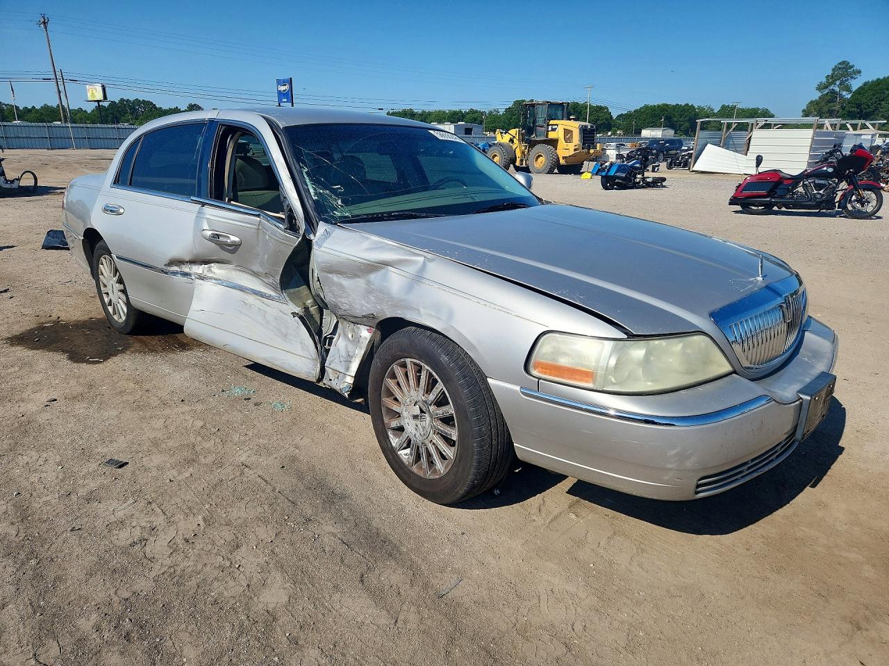 2005 Lincoln Town Car Signature Beige vin: 1LNHM81W85Y671803