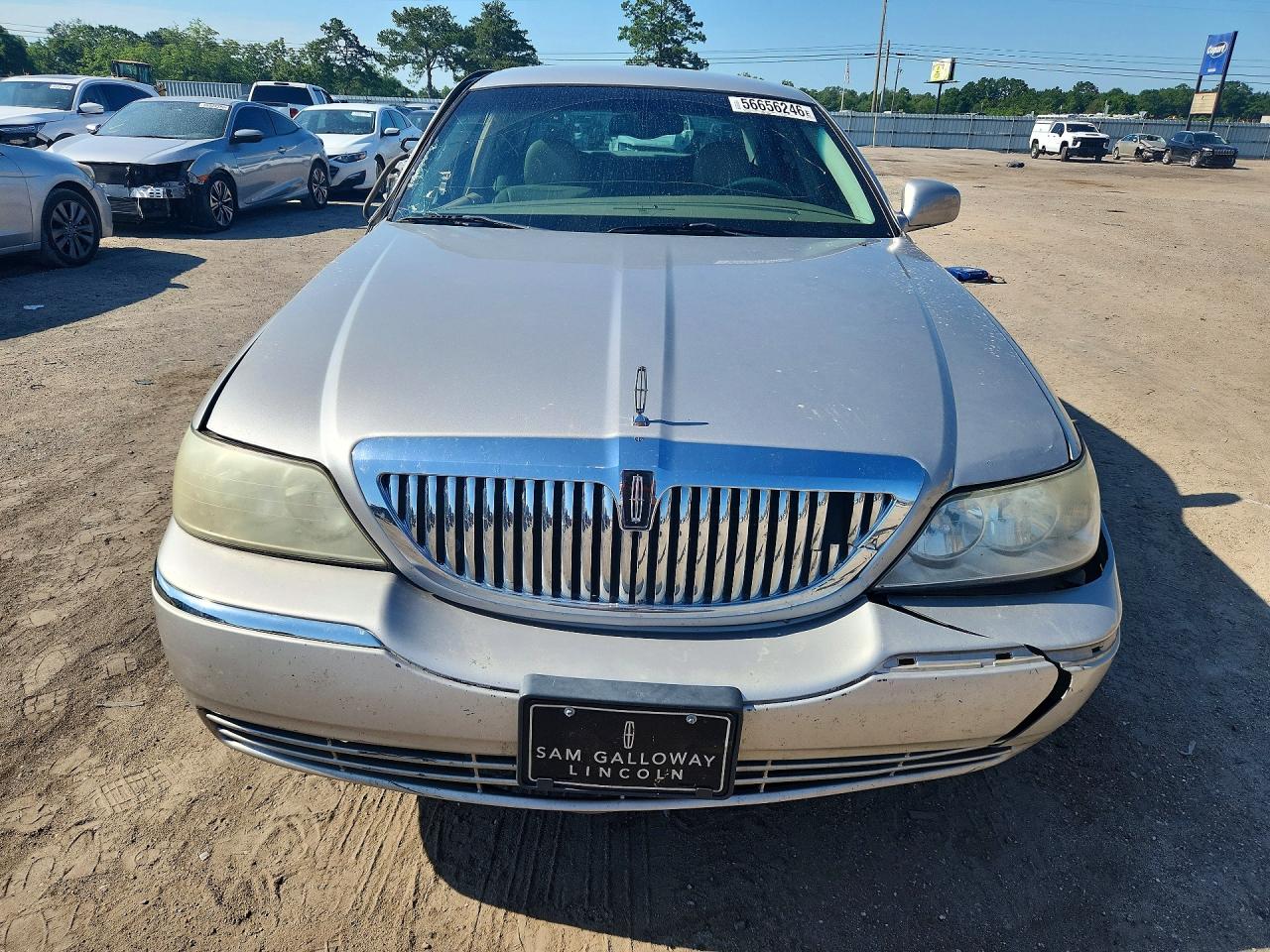 2005 Lincoln Town Car Signature Beige vin: 1LNHM81W85Y671803