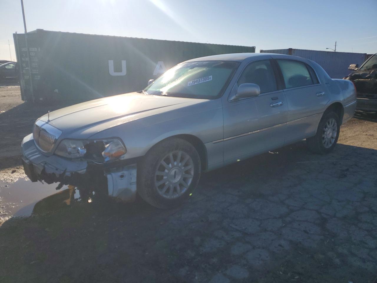 2007 Lincoln Town Car Signature Серебряный vin: 1LNHM81W87Y627240