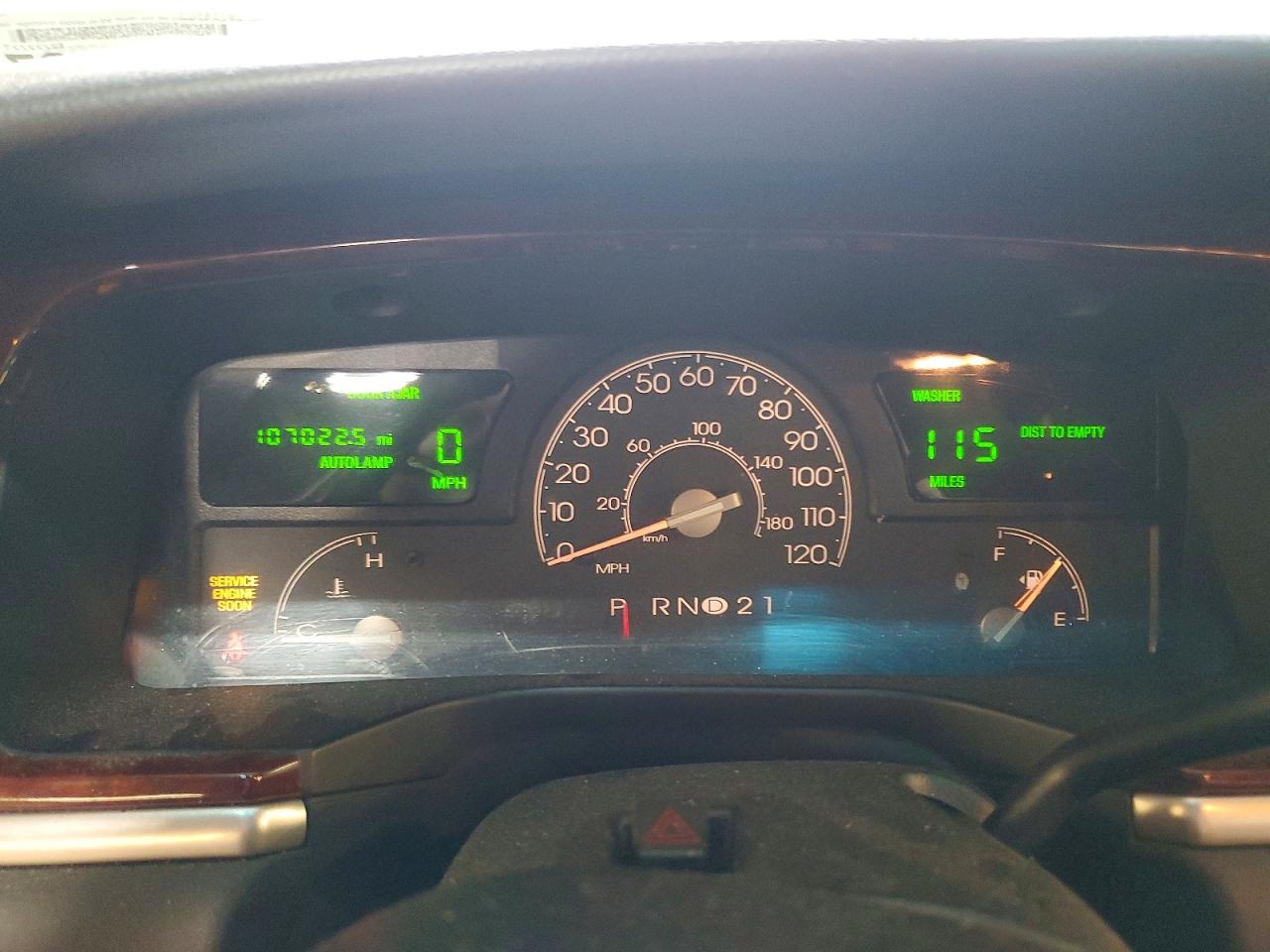 2004 Lincoln Town Car Executive Silver vin: 1LNHM81W94Y615917