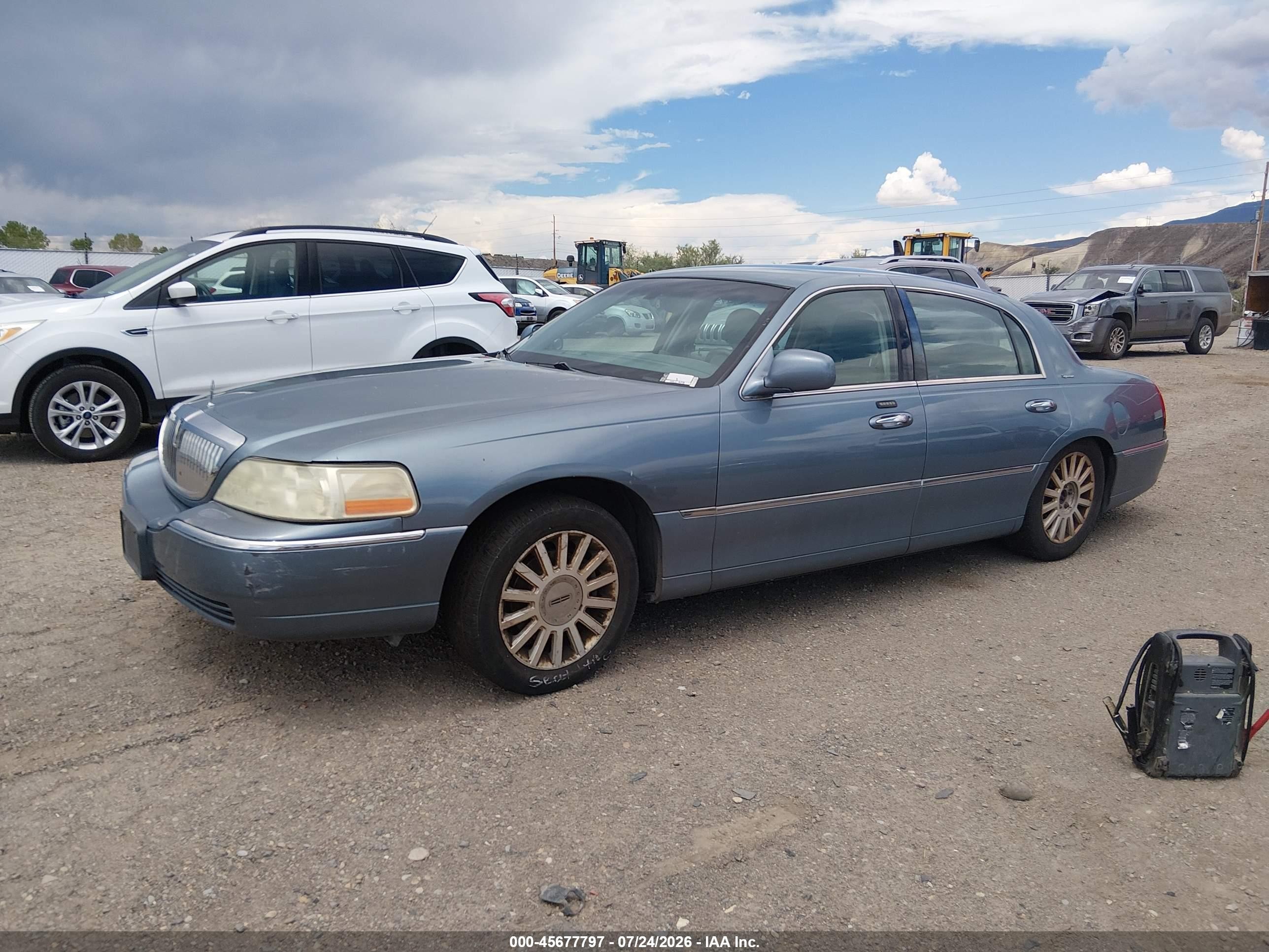 2004 Lincoln Town Car Signature Синий vin: 1LNHM81W94Y669461