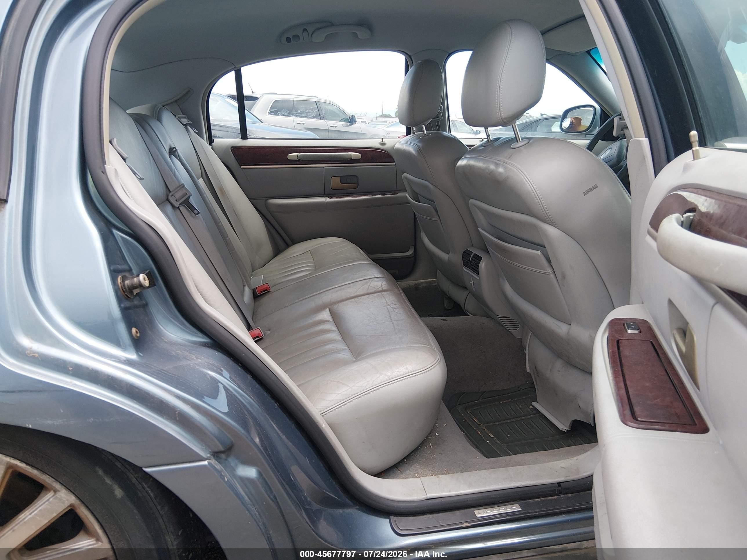2004 Lincoln Town Car Signature Синий vin: 1LNHM81W94Y669461