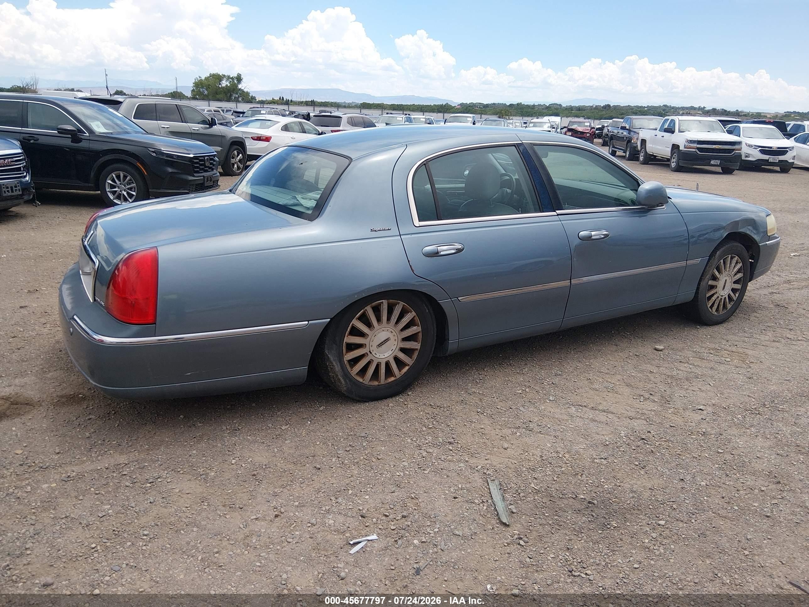 2004 Lincoln Town Car Signature Синий vin: 1LNHM81W94Y669461