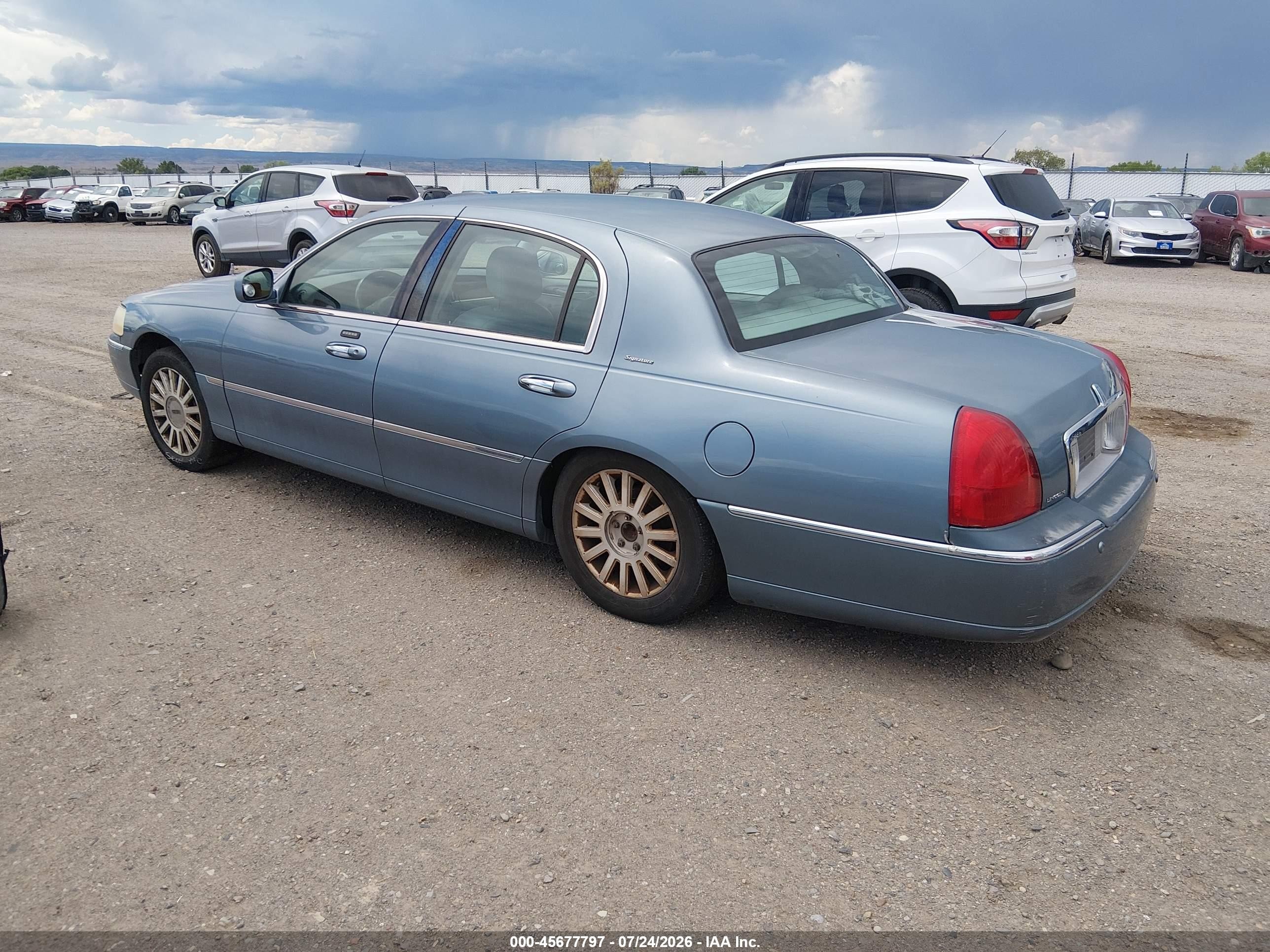 2004 Lincoln Town Car Signature Синий vin: 1LNHM81W94Y669461