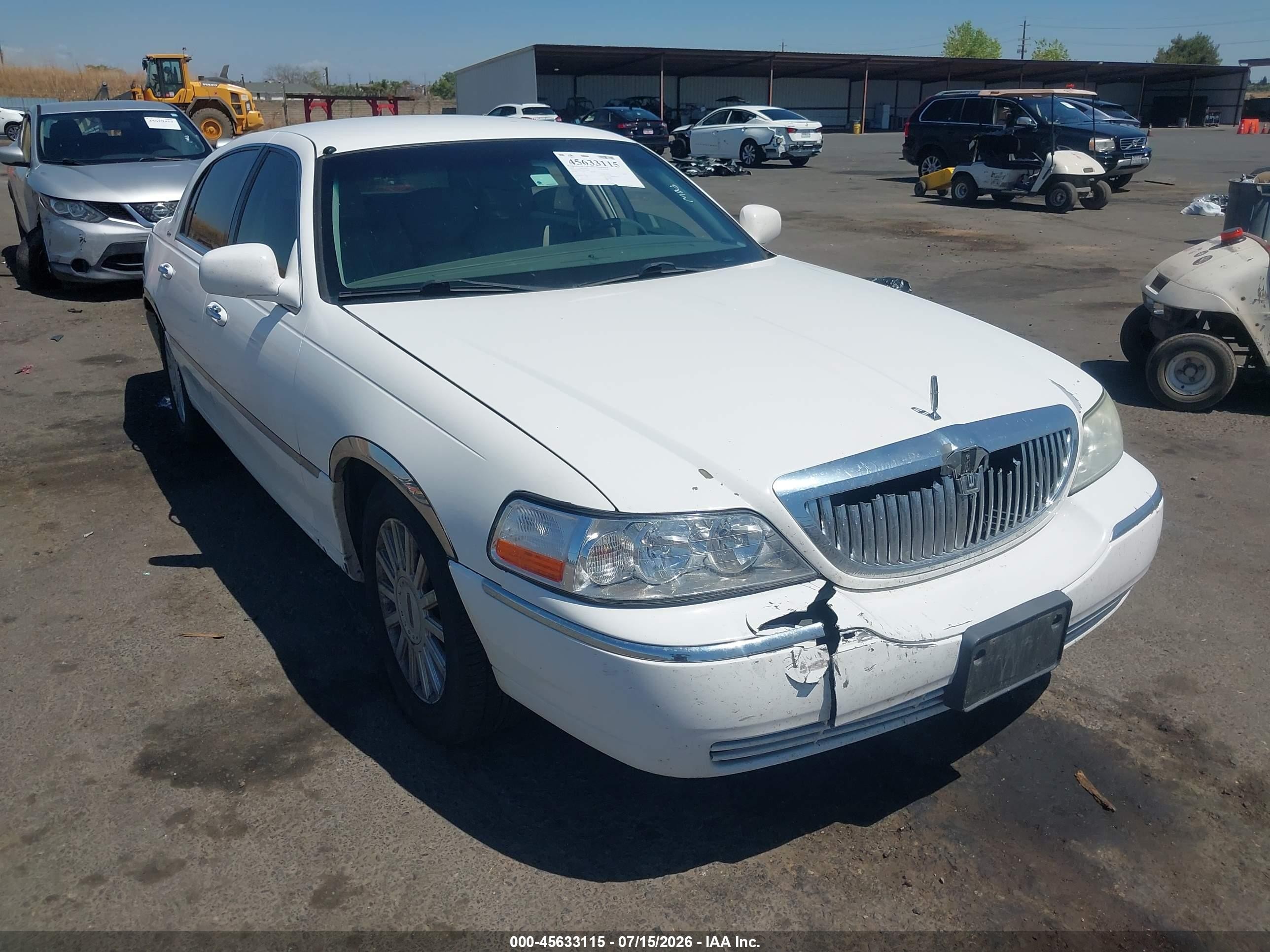 2005 Lincoln Town Car Signature White vin: 1LNHM81W95Y634047