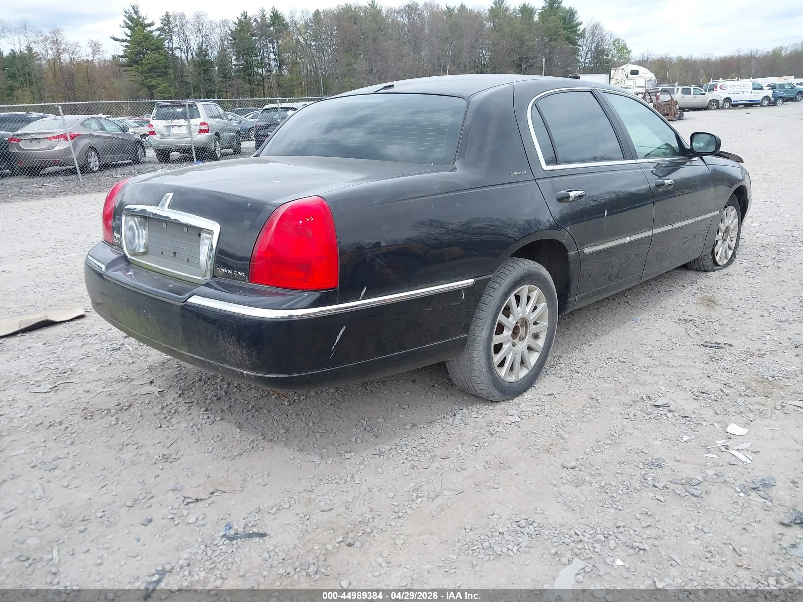 2007 Lincoln Town Car Signature Black vin: 1LNHM81W97Y638666
