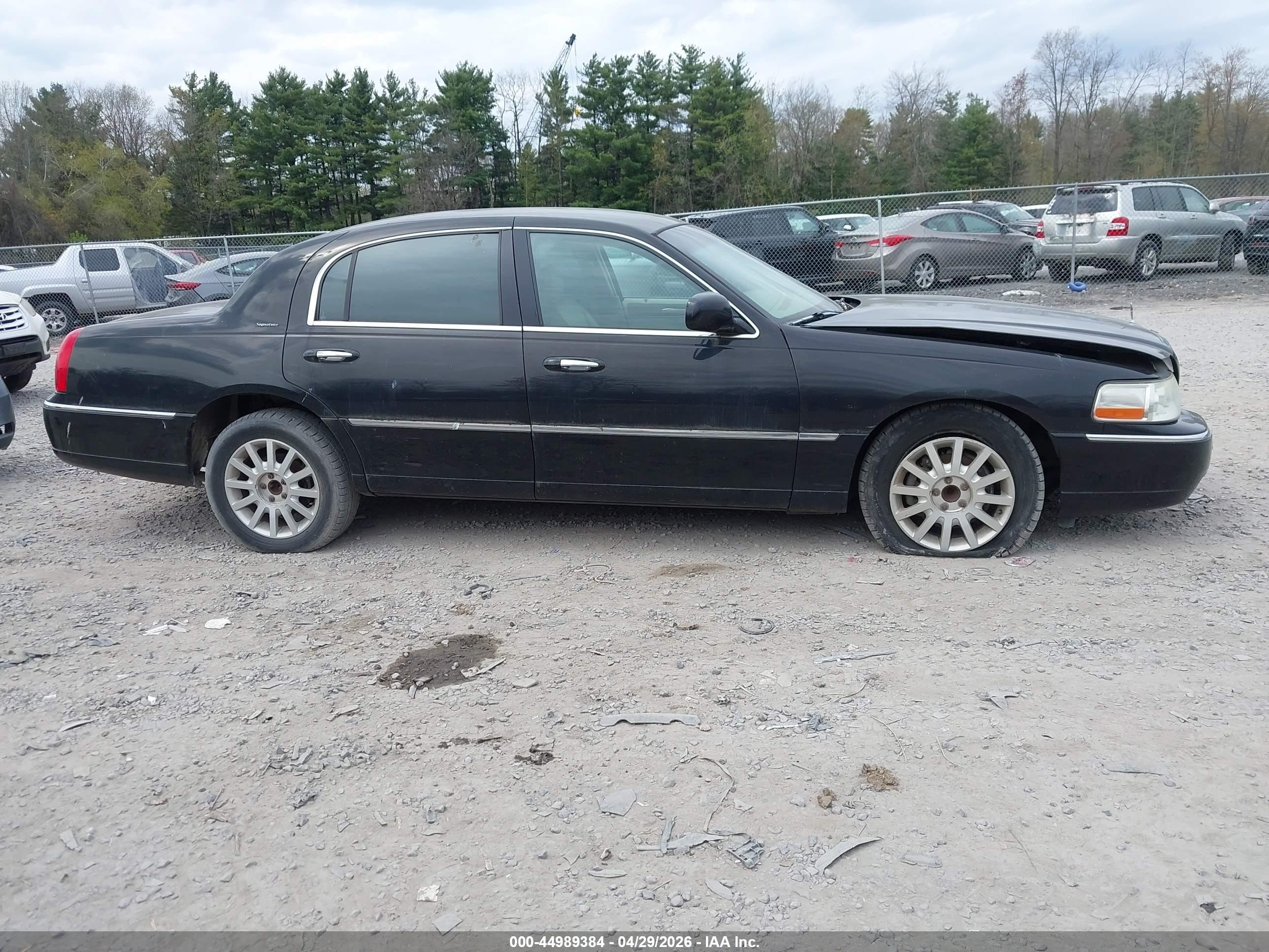 2007 Lincoln Town Car Signature Black vin: 1LNHM81W97Y638666