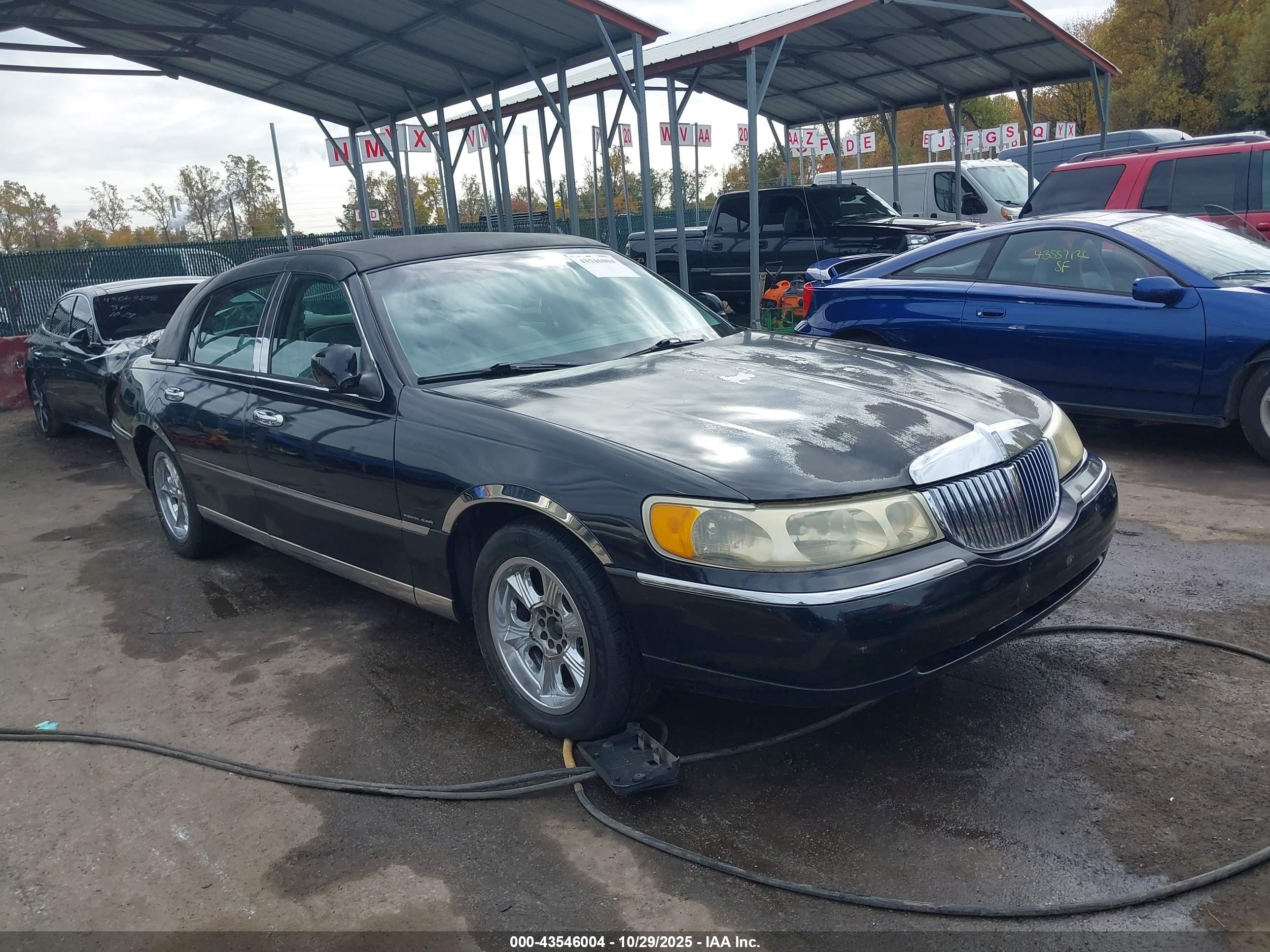 1LNHM81W9YY820577