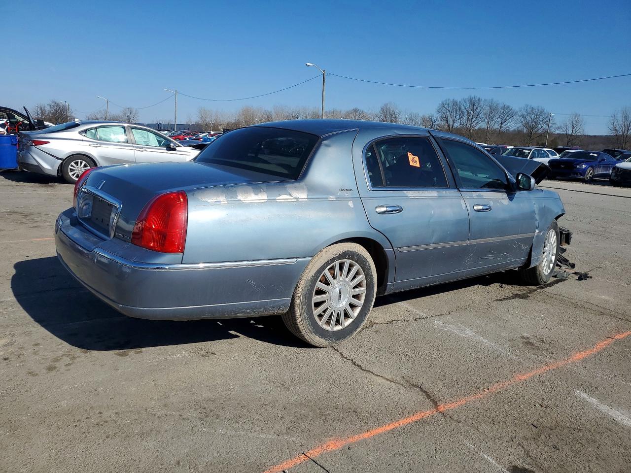 1995 Lincoln Town Car Blue vin: 1LNHM81WX3Y646396