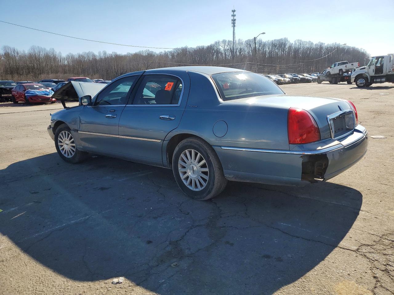 1995 Lincoln Town Car Blue vin: 1LNHM81WX3Y646396
