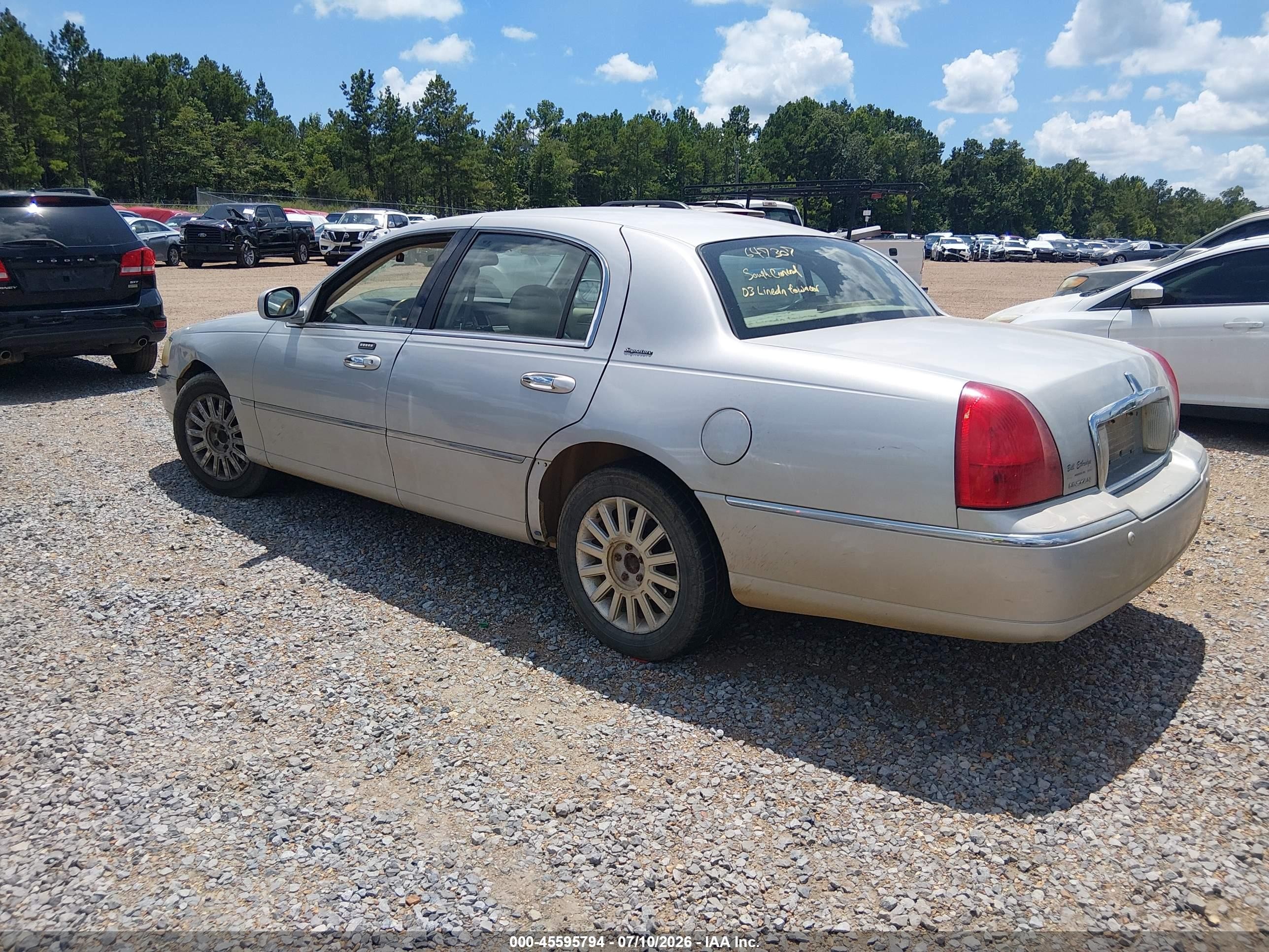 2004 Lincoln Town Car Signature Серебряный vin: 1LNHM81WX4Y647307