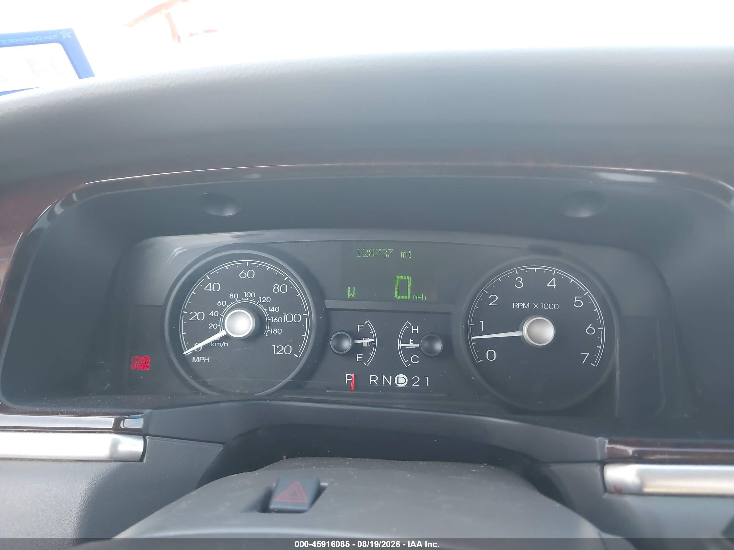2006 Lincoln Town Car Signature Бордовый vin: 1LNHM81WX6Y608607