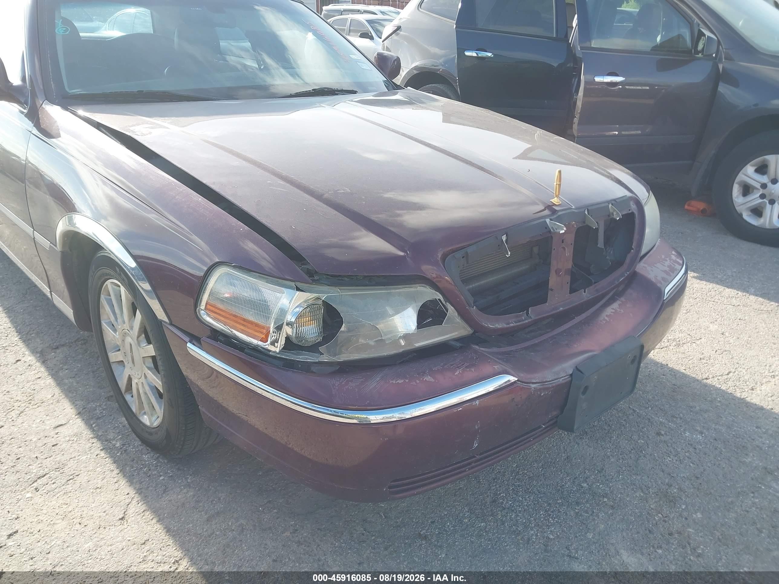 2006 Lincoln Town Car Signature Бордовый vin: 1LNHM81WX6Y608607