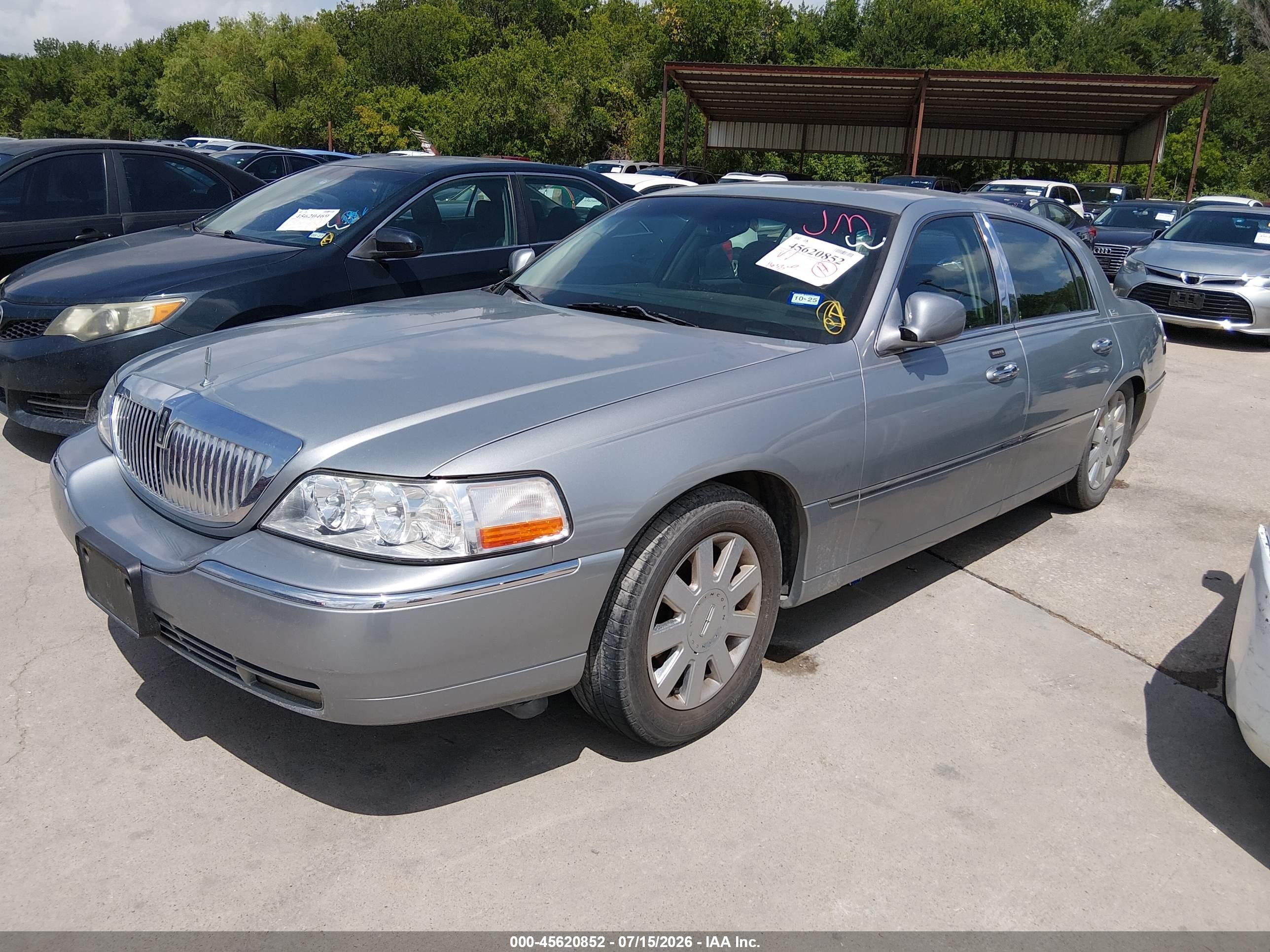 2006 Lincoln Town Car Signature Limited Серебряный vin: 1LNHM82V06Y628452