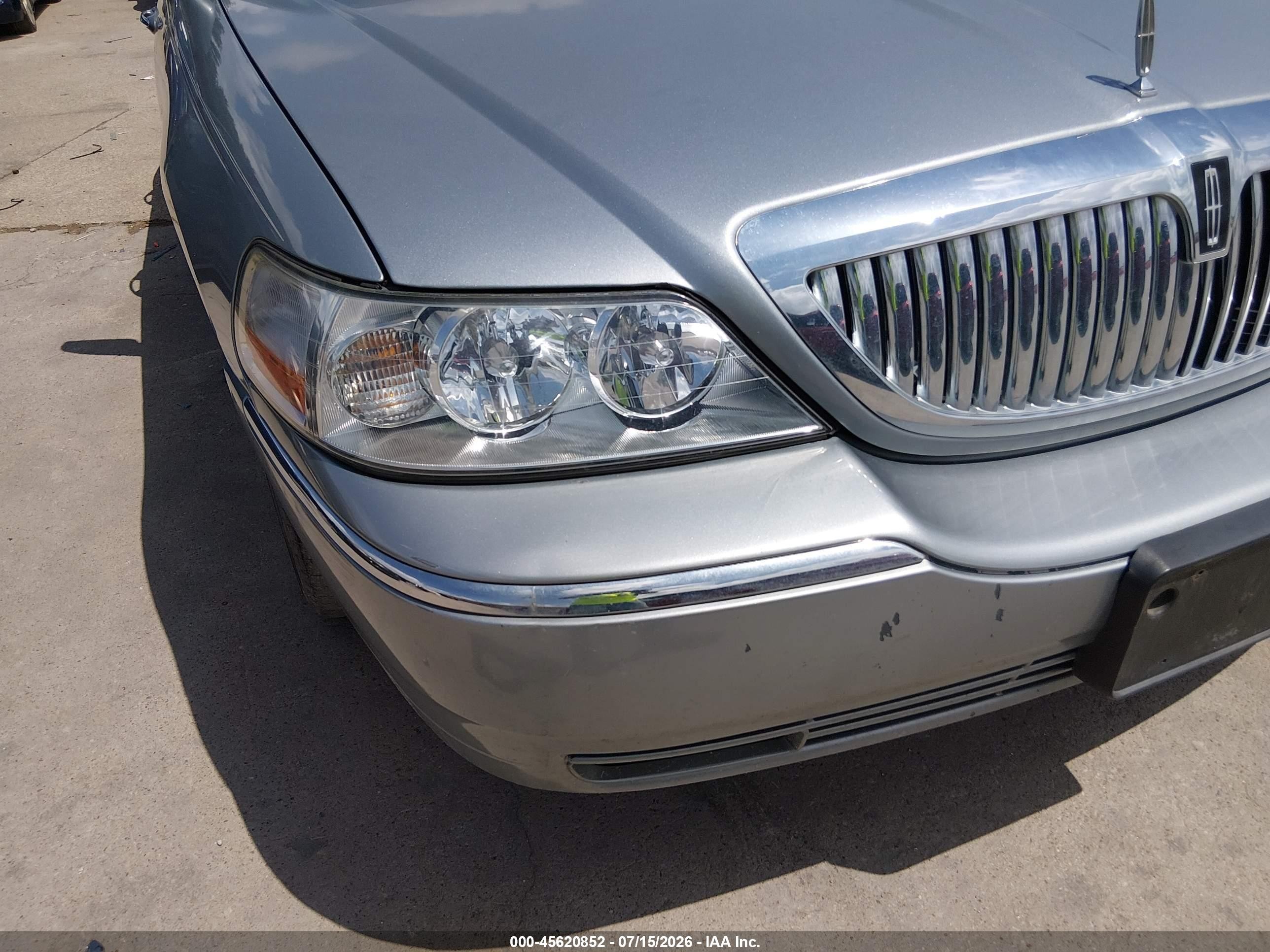 2006 Lincoln Town Car Signature Limited Серебряный vin: 1LNHM82V06Y628452