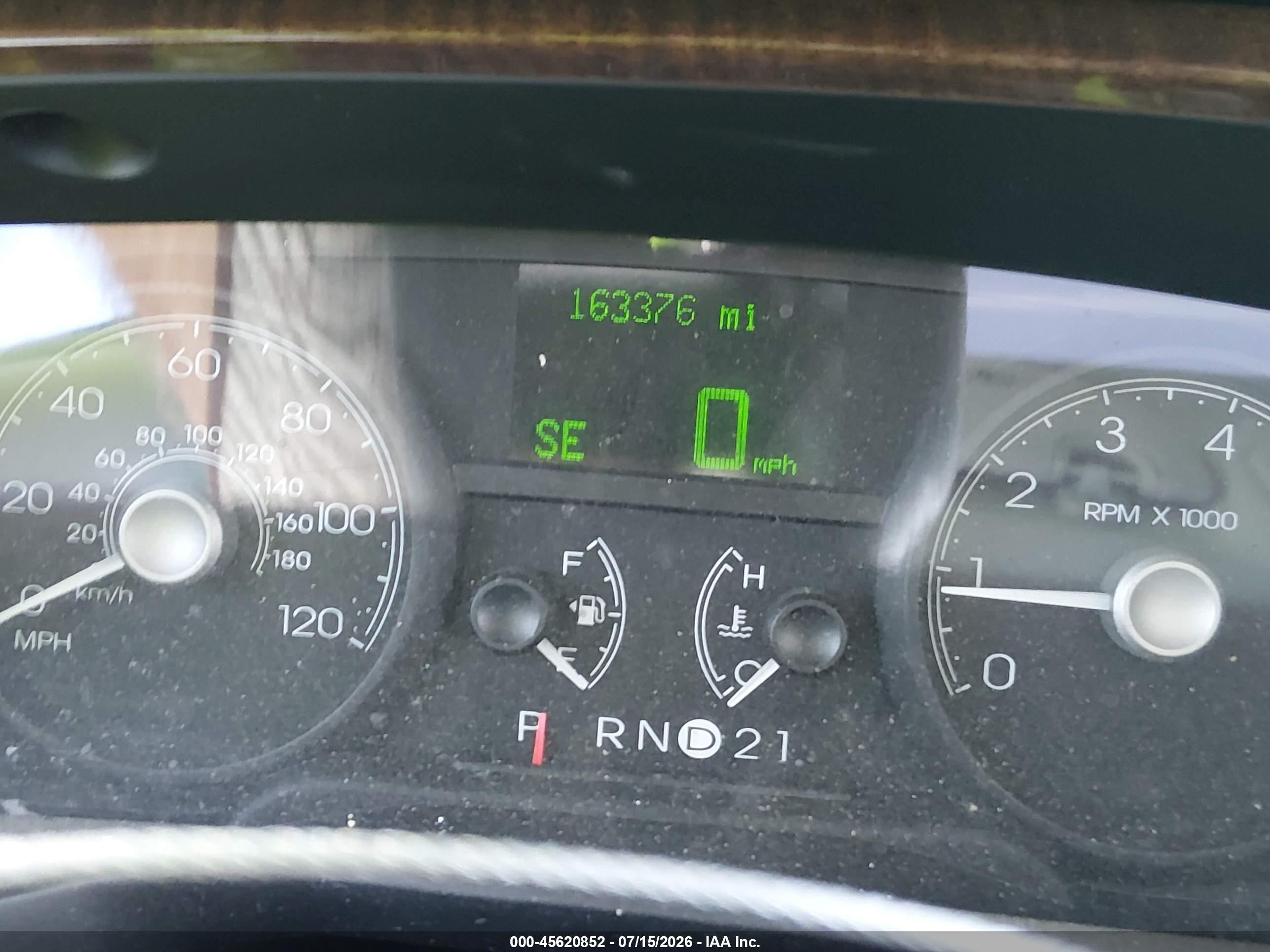 2006 Lincoln Town Car Signature Limited Серебряный vin: 1LNHM82V06Y628452