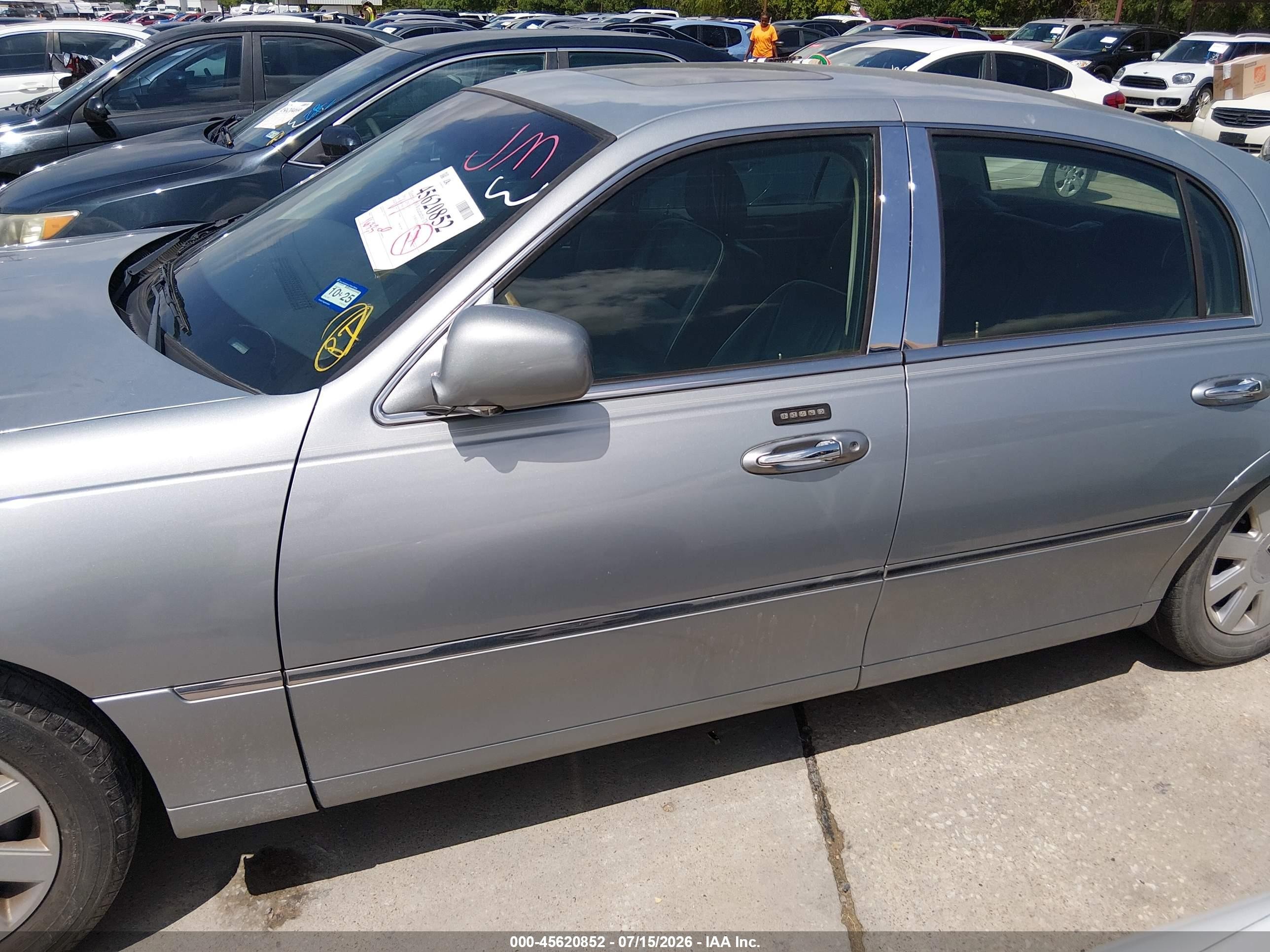 2006 Lincoln Town Car Signature Limited Серебряный vin: 1LNHM82V06Y628452