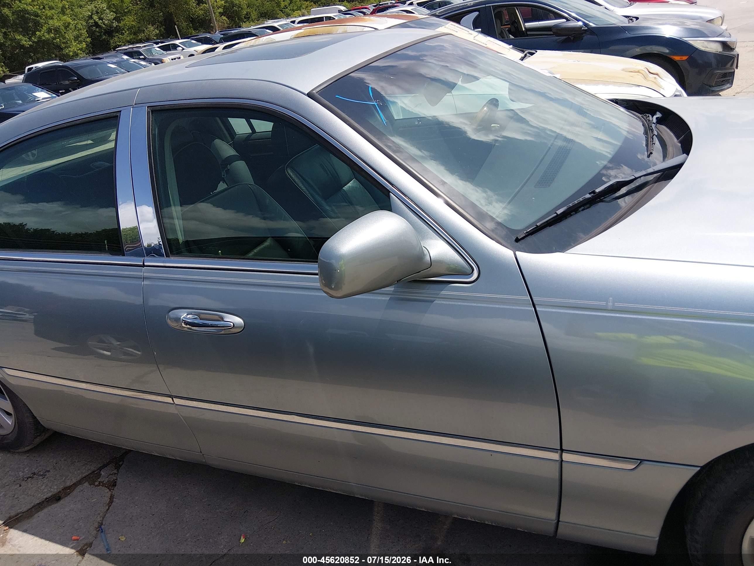 2006 Lincoln Town Car Signature Limited Серебряный vin: 1LNHM82V06Y628452