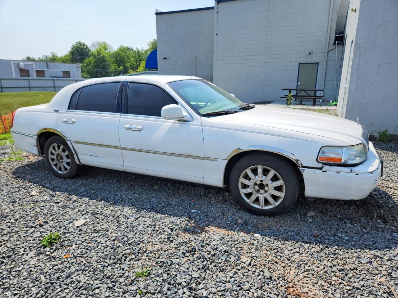 2006 Lincoln Town Car Signature Limited Белый vin: 1LNHM82V06Y628502