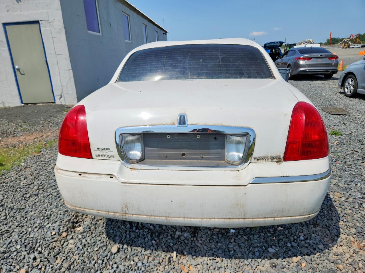 2006 Lincoln Town Car Signature Limited Белый vin: 1LNHM82V06Y628502