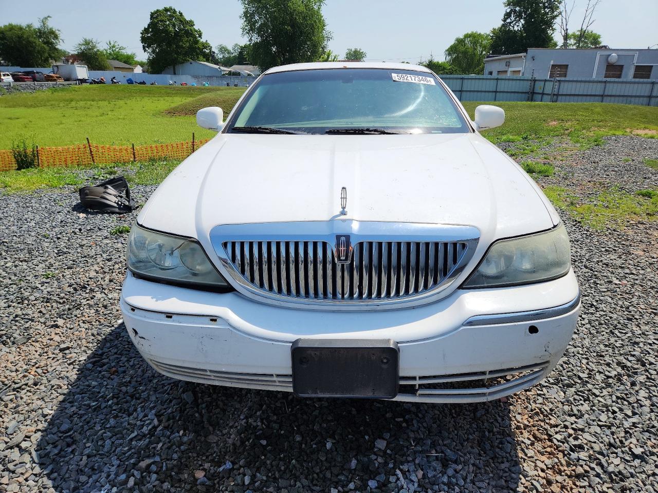 2006 Lincoln Town Car Signature Limited Белый vin: 1LNHM82V06Y628502