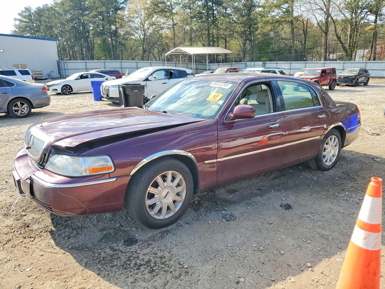 2007 Lincoln Town Car Signature Limited Maroon vin: 1LNHM82V07Y611068