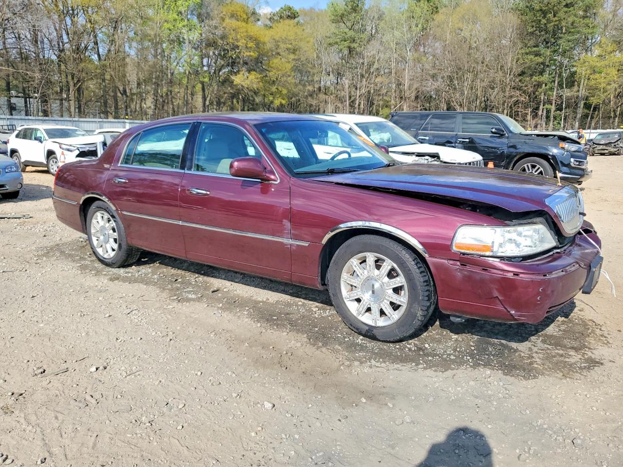 2007 Lincoln Town Car Signature Limited Maroon vin: 1LNHM82V07Y611068