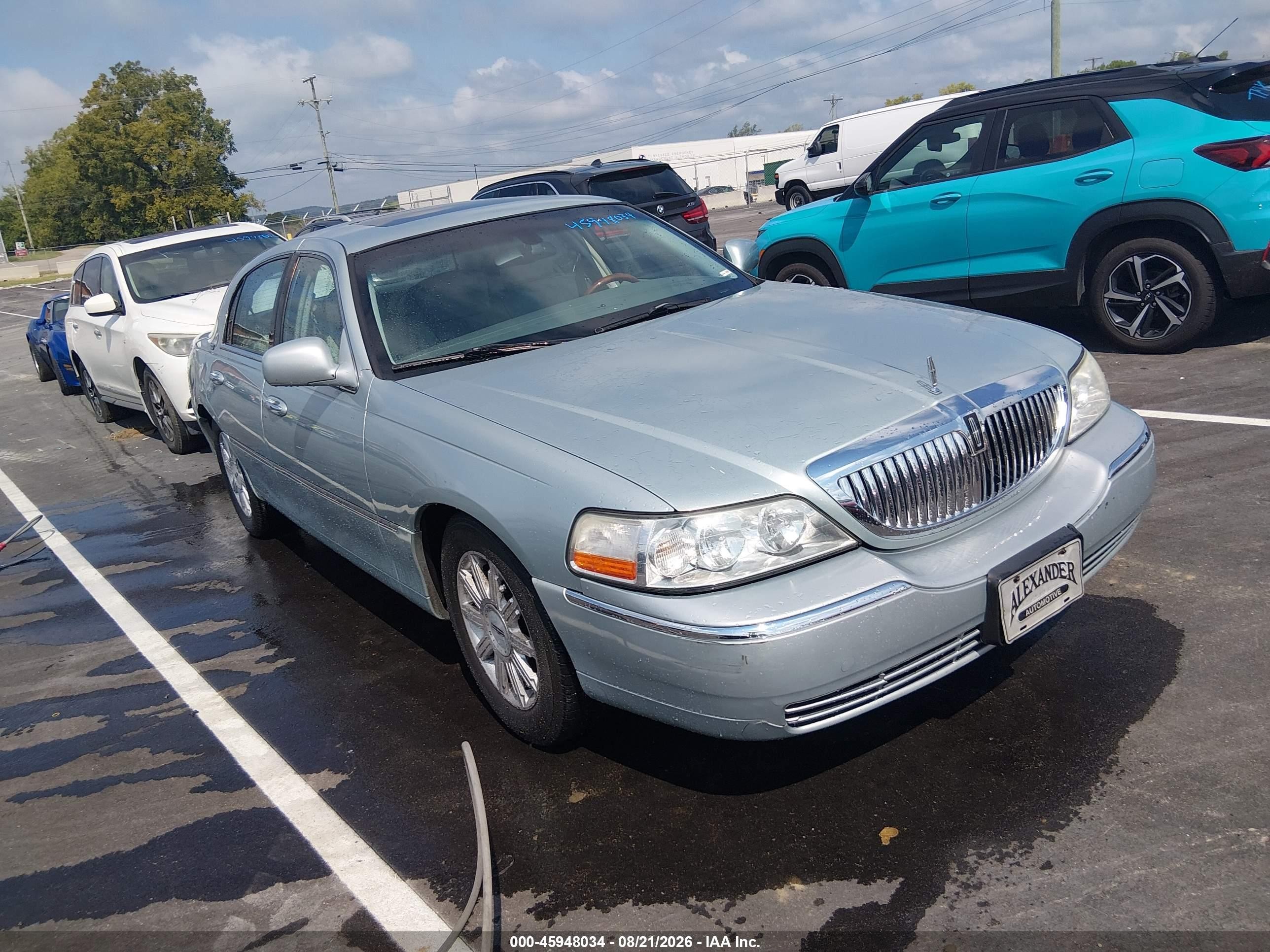 2007 Lincoln Town Car   Light Blue vin: 1LNHM82V07Y624340