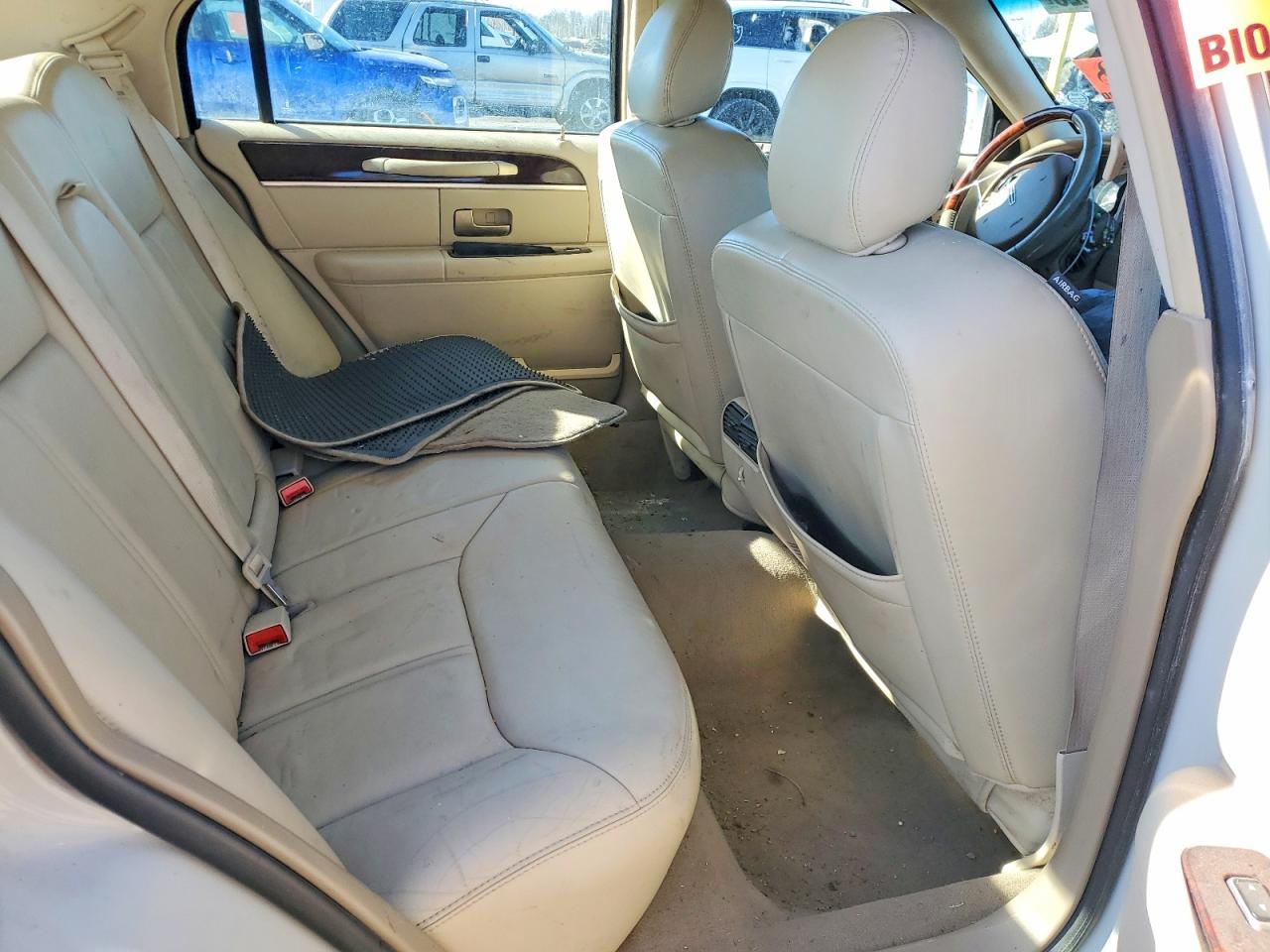 2007 Lincoln Town Car Beige vin: 1LNHM82V17Y608910