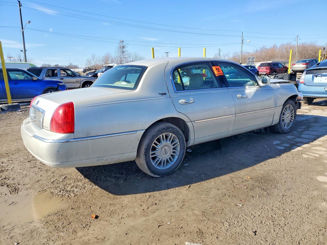 2007 Lincoln Town Car Beige vin: 1LNHM82V17Y608910