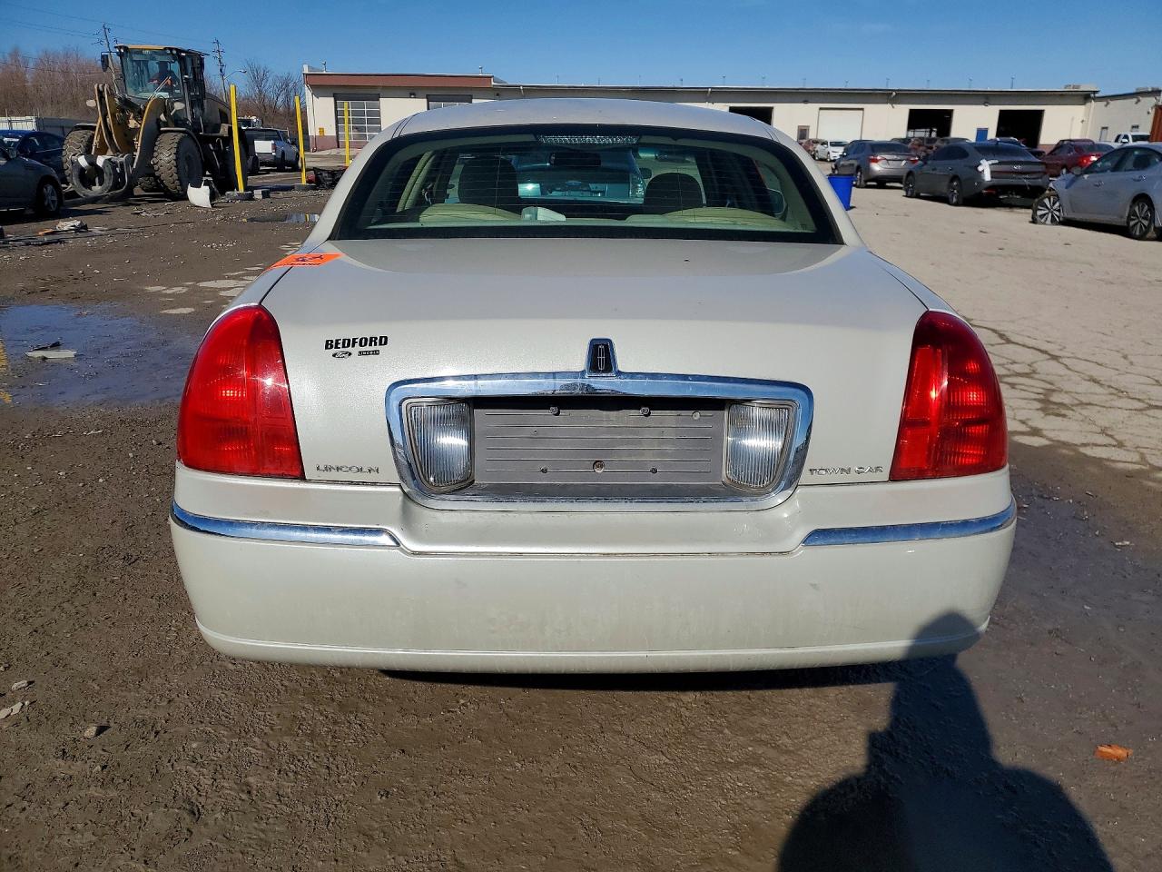 2007 Lincoln Town Car Beige vin: 1LNHM82V17Y608910